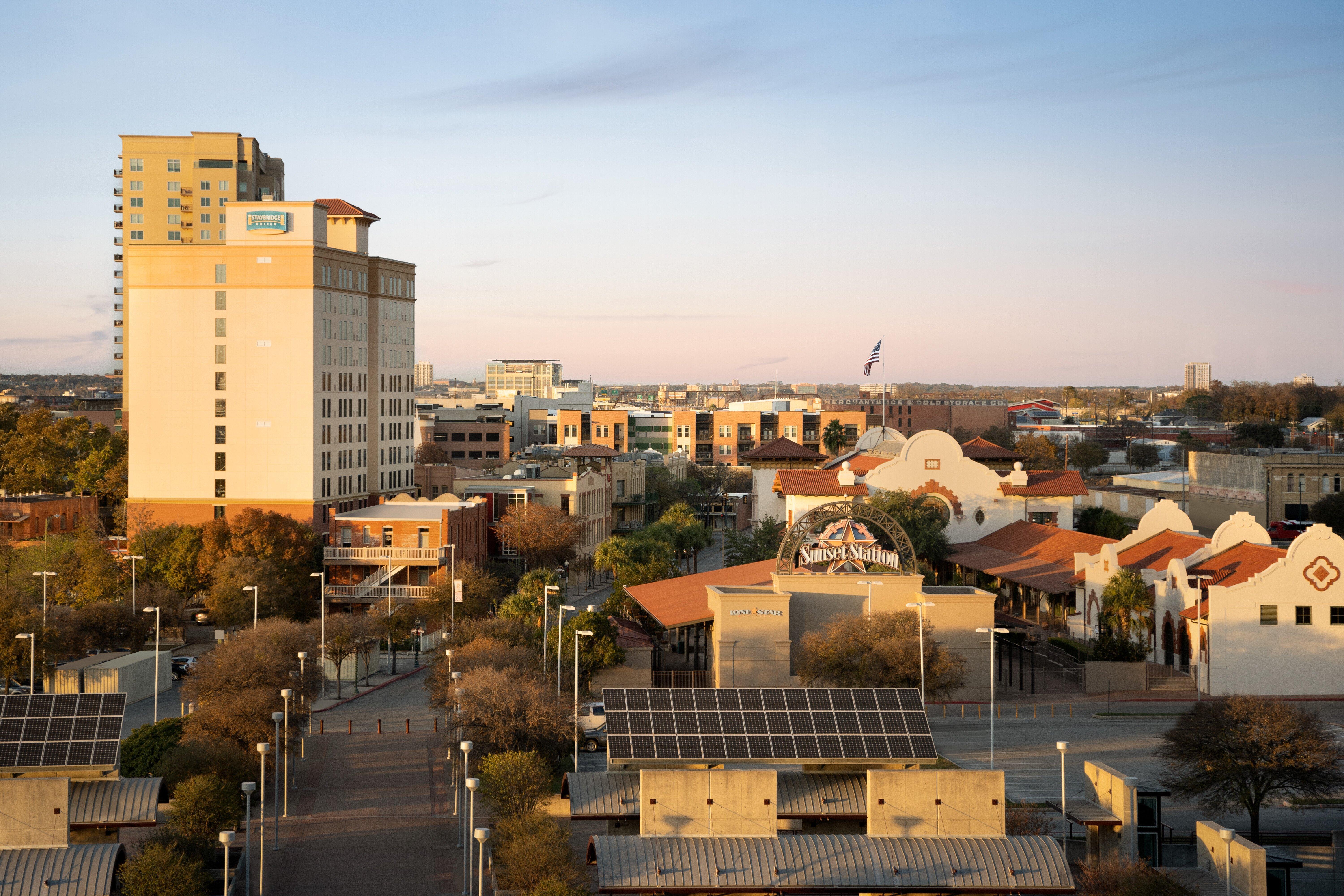 Staybridge Suites San Antonio Downtown Convention Center, An Ihg Hotel Exterior photo